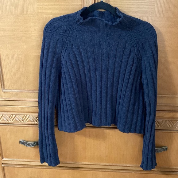 American Eagle Sweater - Picture 1 of 5